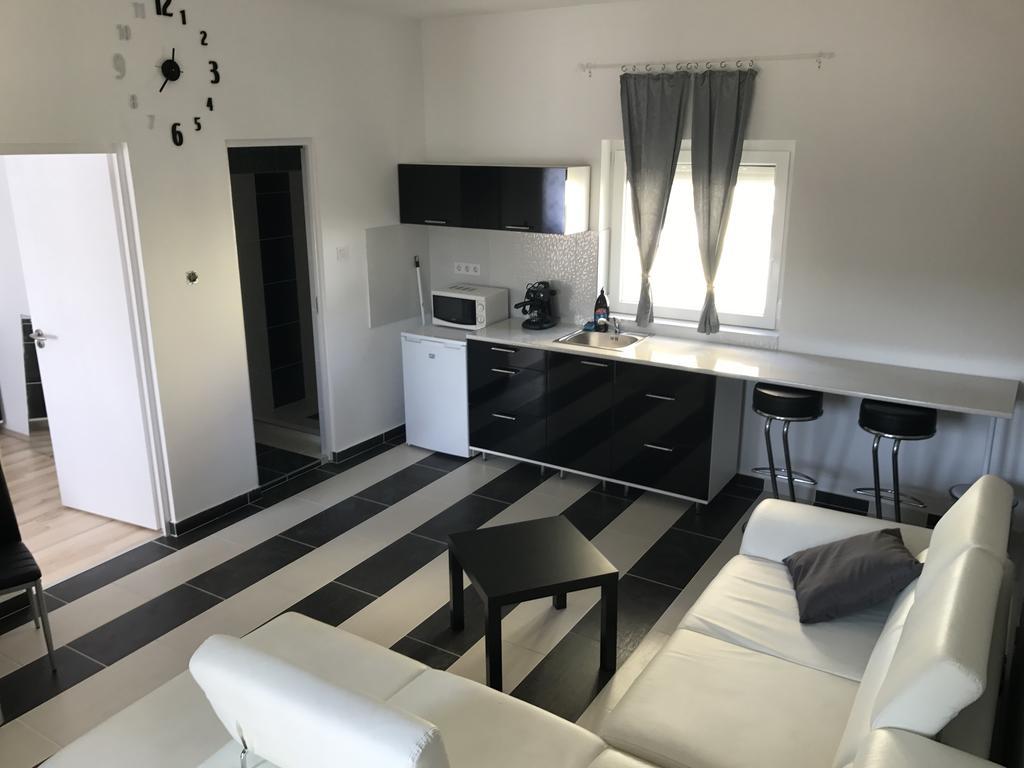 Corner Apartman 1 Daire Siófok Dış mekan fotoğraf